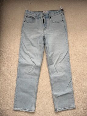 New Abercrombie 90’s Straight Mid Rise Light Wash Jeans 28 6s